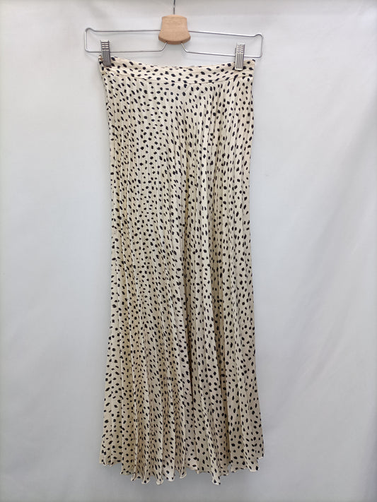 ZARA. Beige pleated skirt T.xs