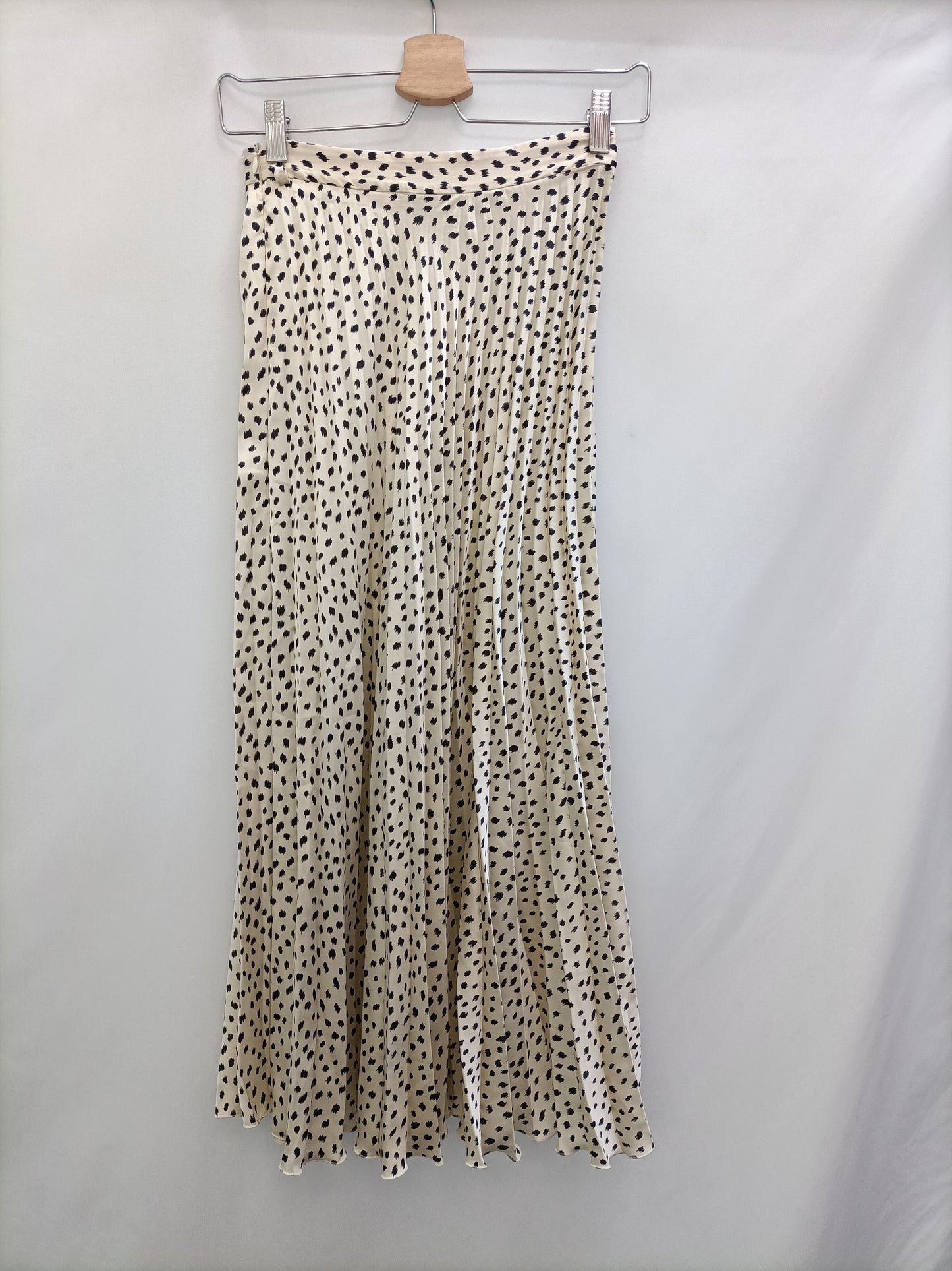 ZARA. Beige pleated skirt T.xs