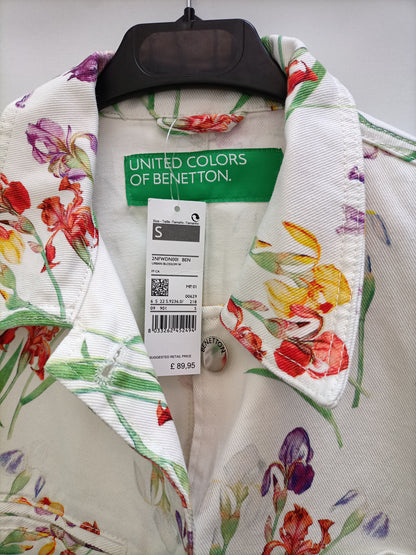 BENETTON. Cazadora denim flores T.s