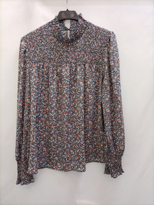 OTRAS. Blusa gris flores T.u(s)