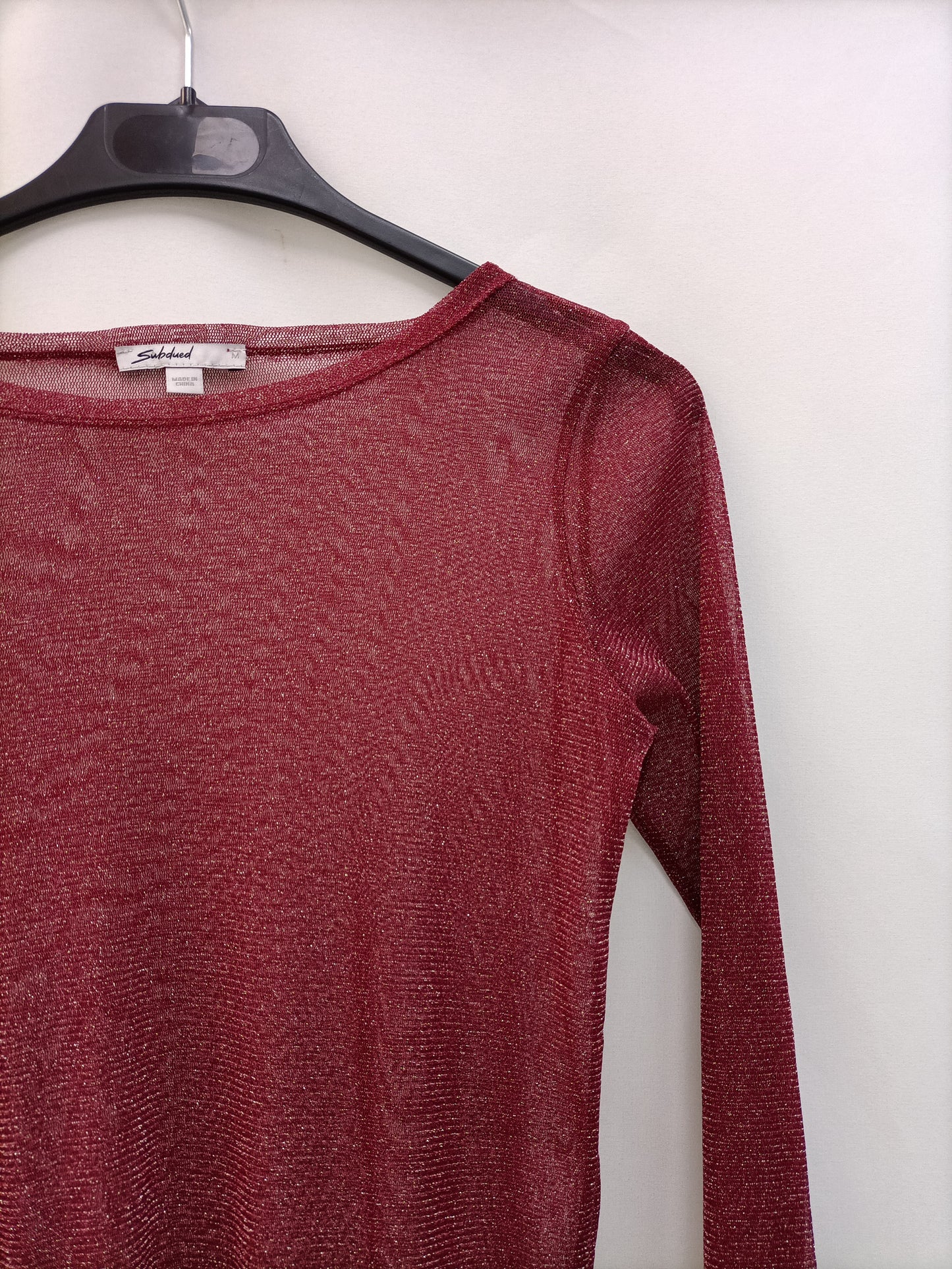 SUBDUED. Top burdeos semitransparente T.m