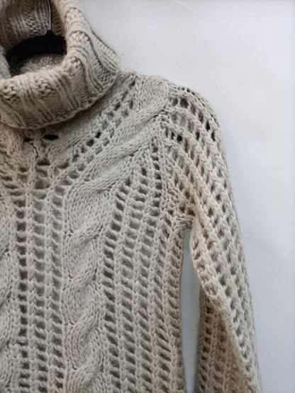 MANGO. Jersey beige troquelado T.s