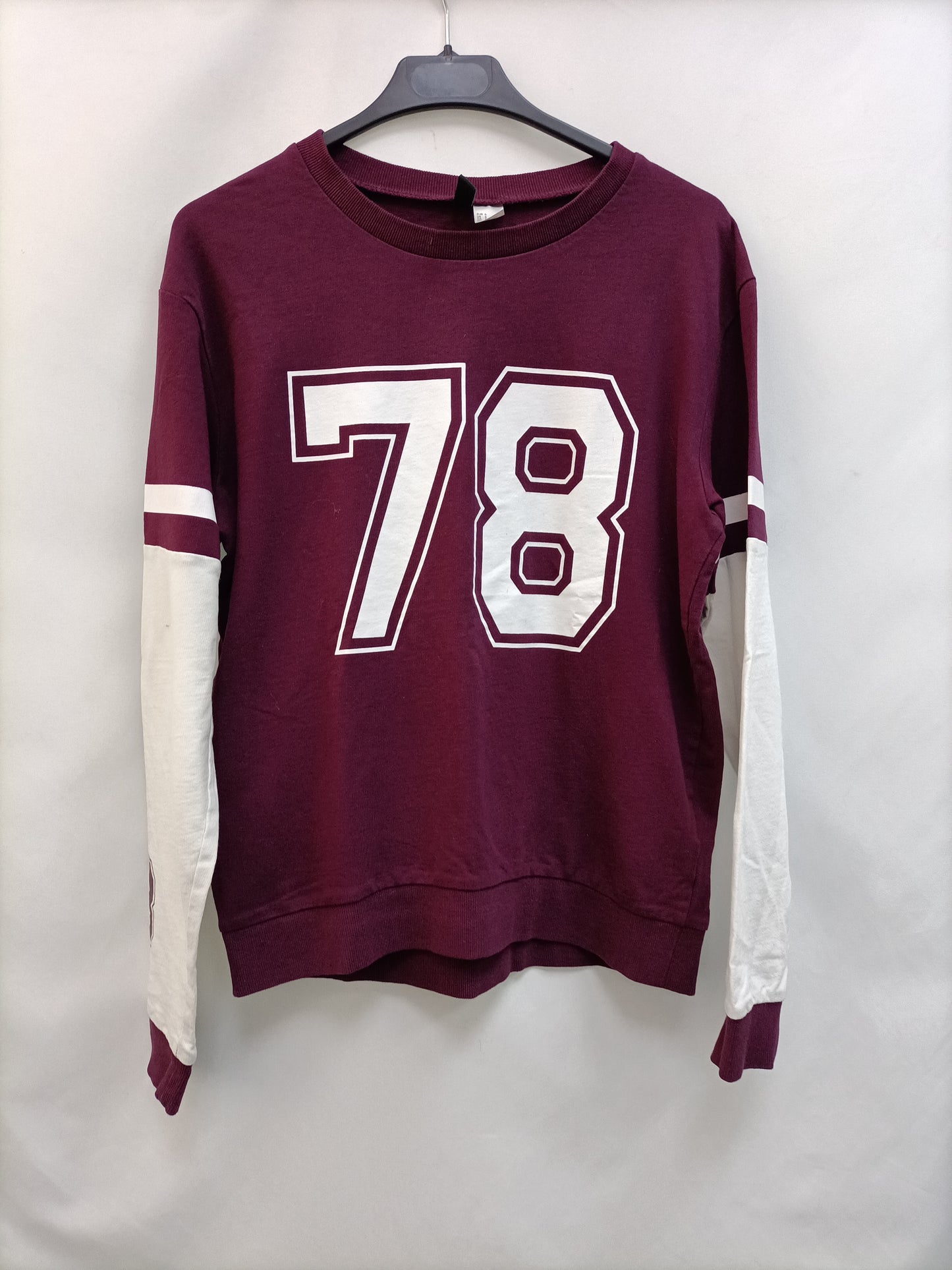 H&amp;M. Burgundy Ts sweatshirt
