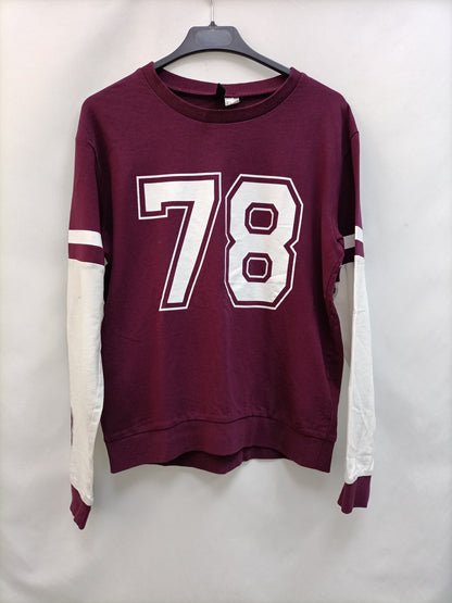 H&amp;M. Burgundy Ts sweatshirt
