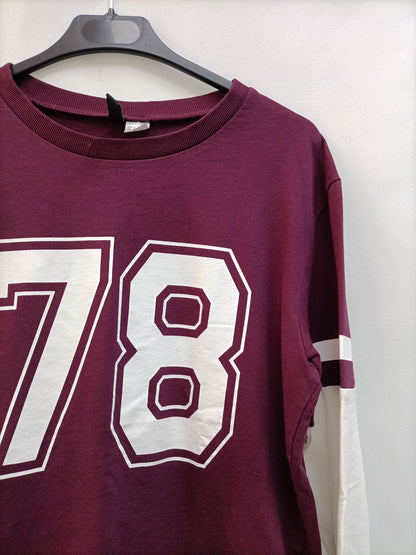 H&amp;M. Burgundy Ts sweatshirt