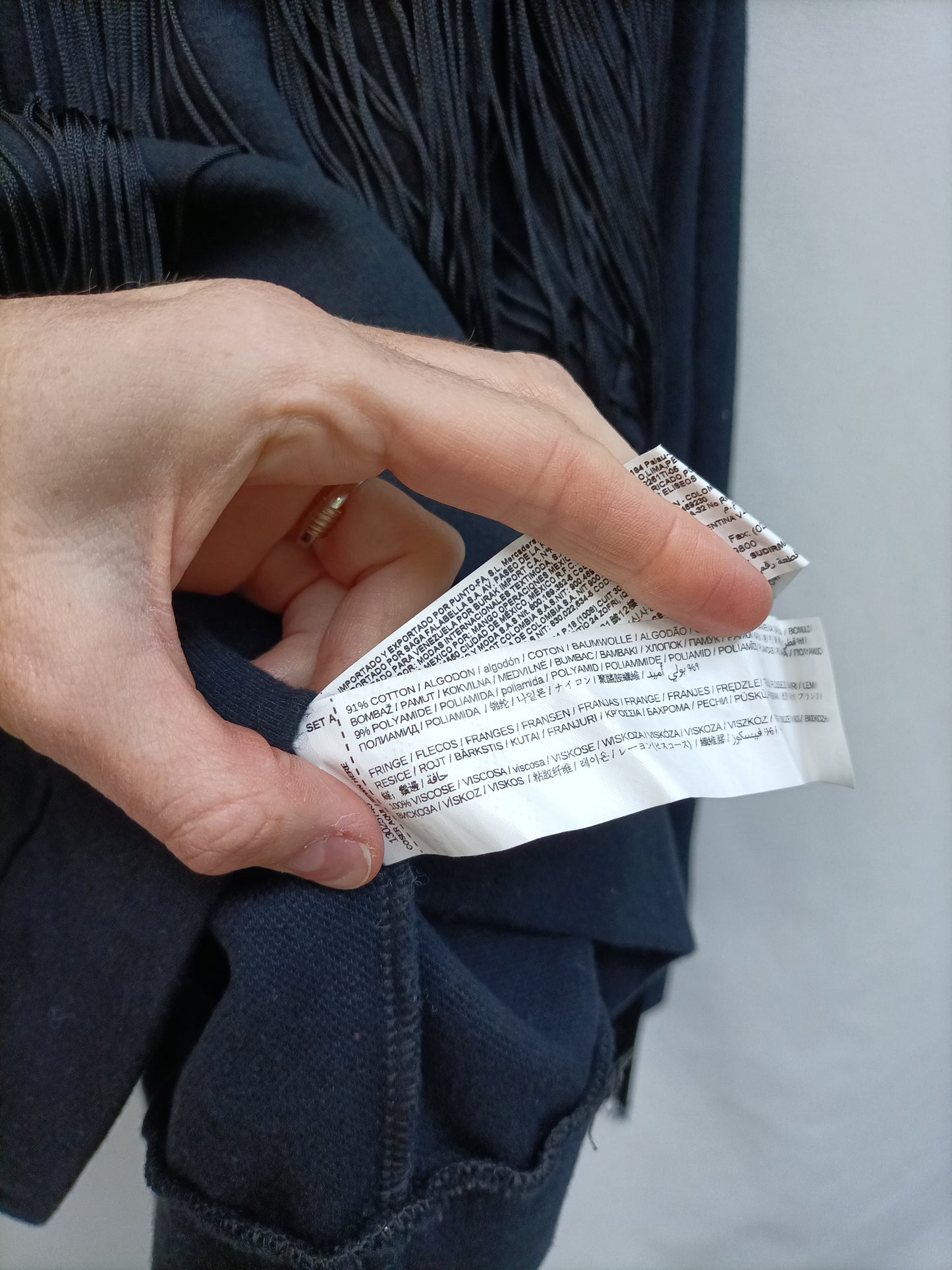 MANGO. Sudadera negra Flecos T.s