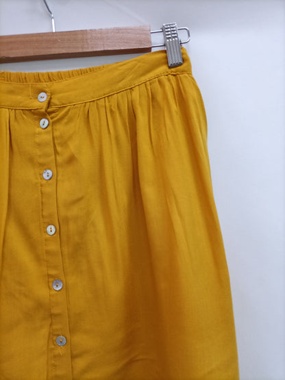 FOREVER21. Falda amarilla botones T.s
