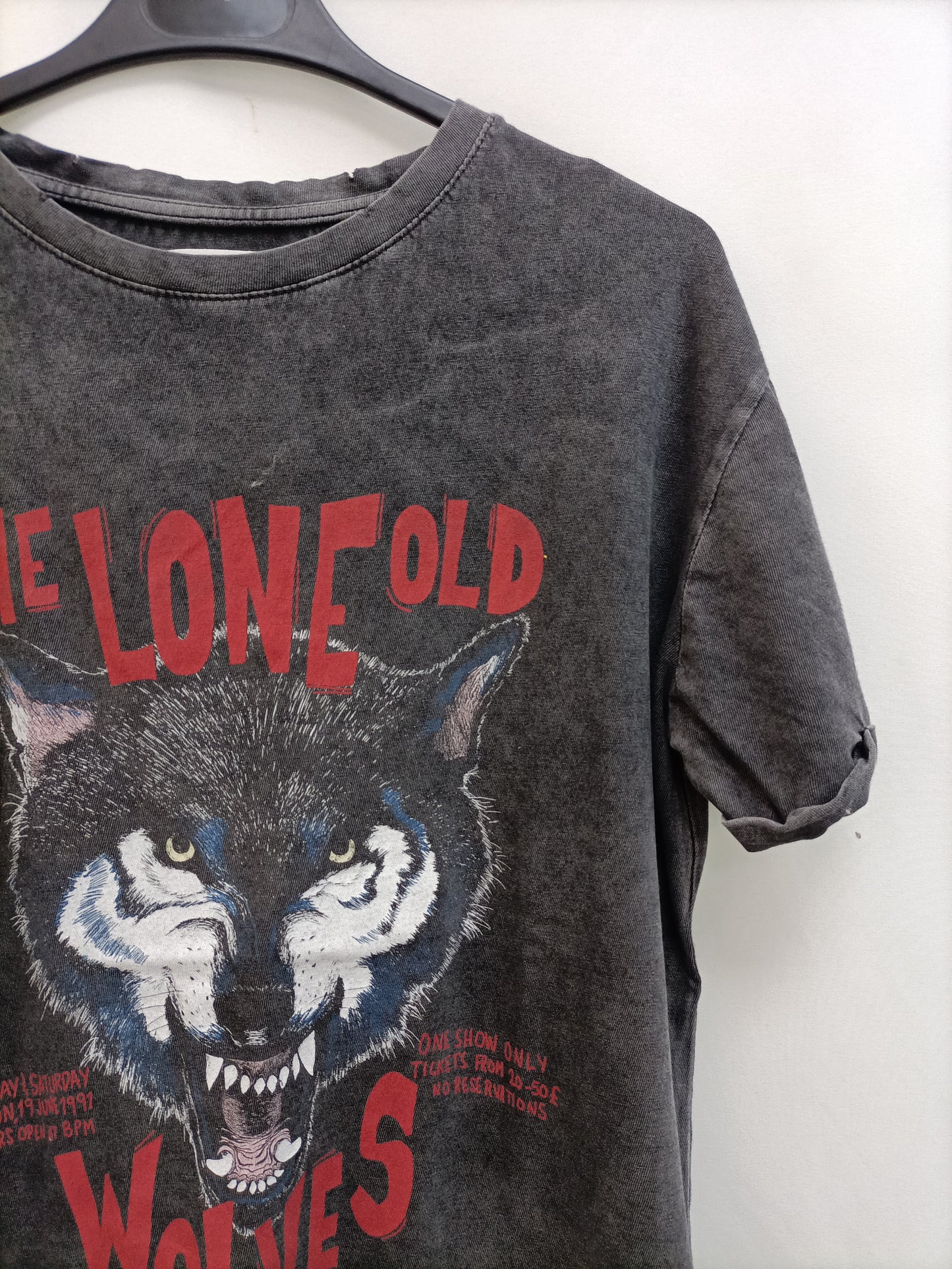 MANGO. Camiseta gris lobo T.s