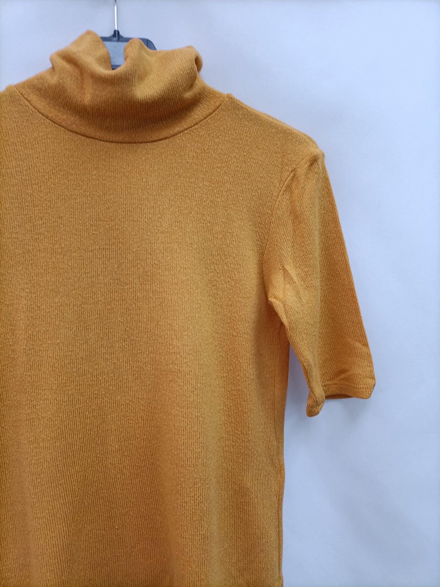 SUBDUED. Top punto mostaza T.m