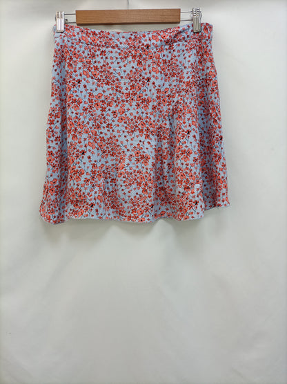 H&amp;M. Short floral skirt size 38