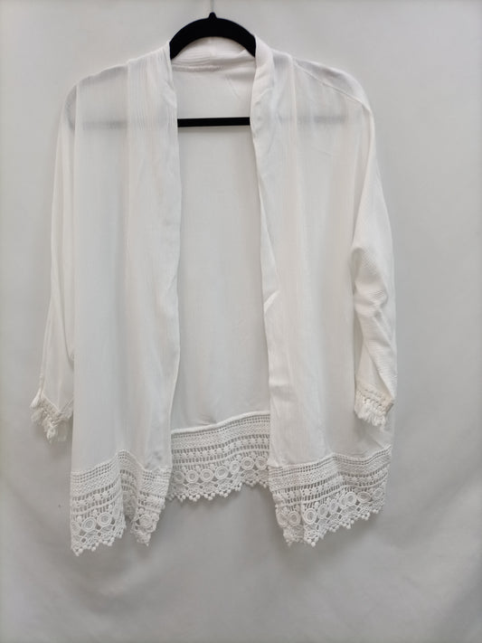 OTHERS. White crochet kimono Tu