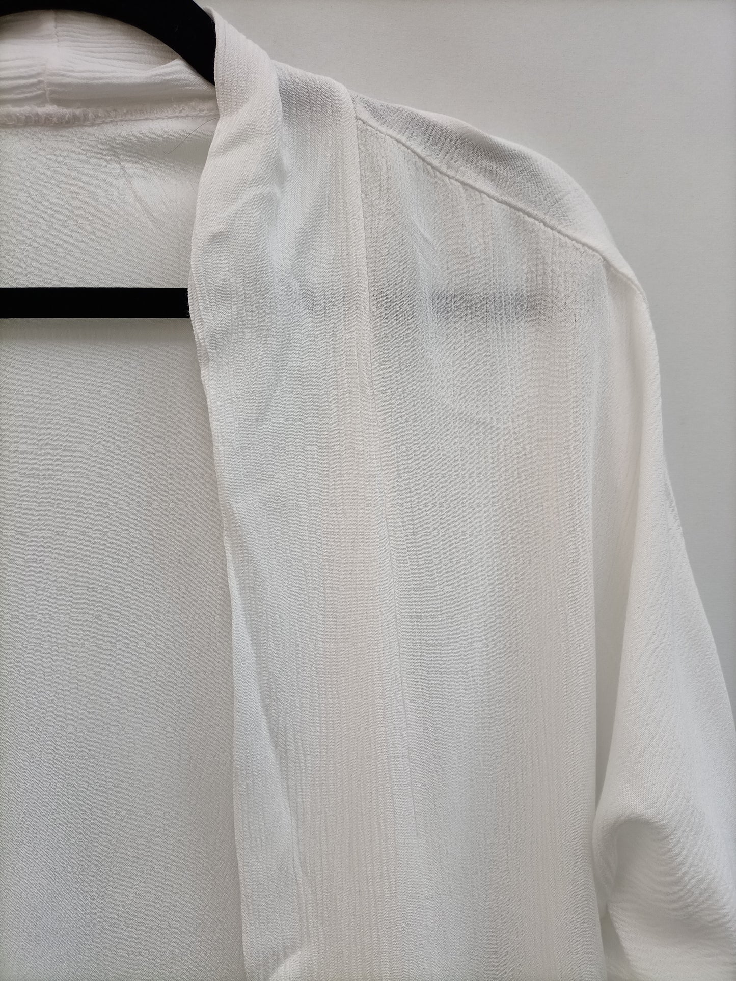 OTRAS. Kimono blanco croché T.u