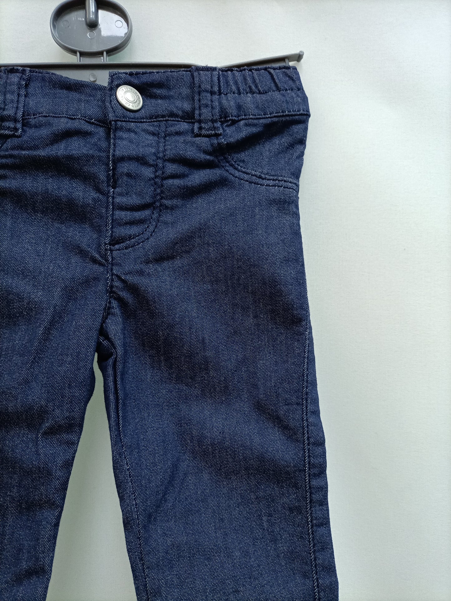 BENETTON. Pantalón vaquero T.3-6 meses