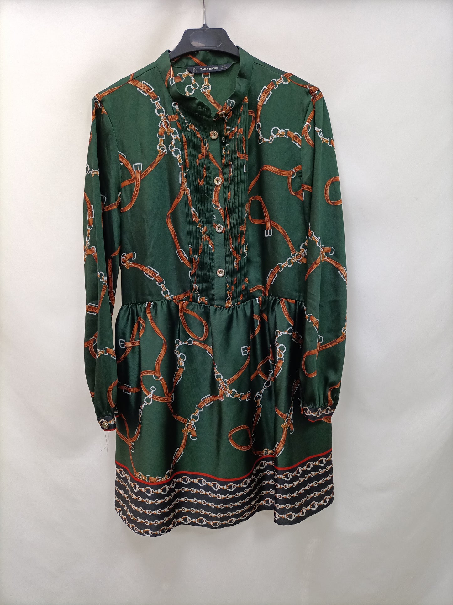 ZARA. Green chain dress Tl Hibuy market ZARA. Green chain dress Tl Hibuy market