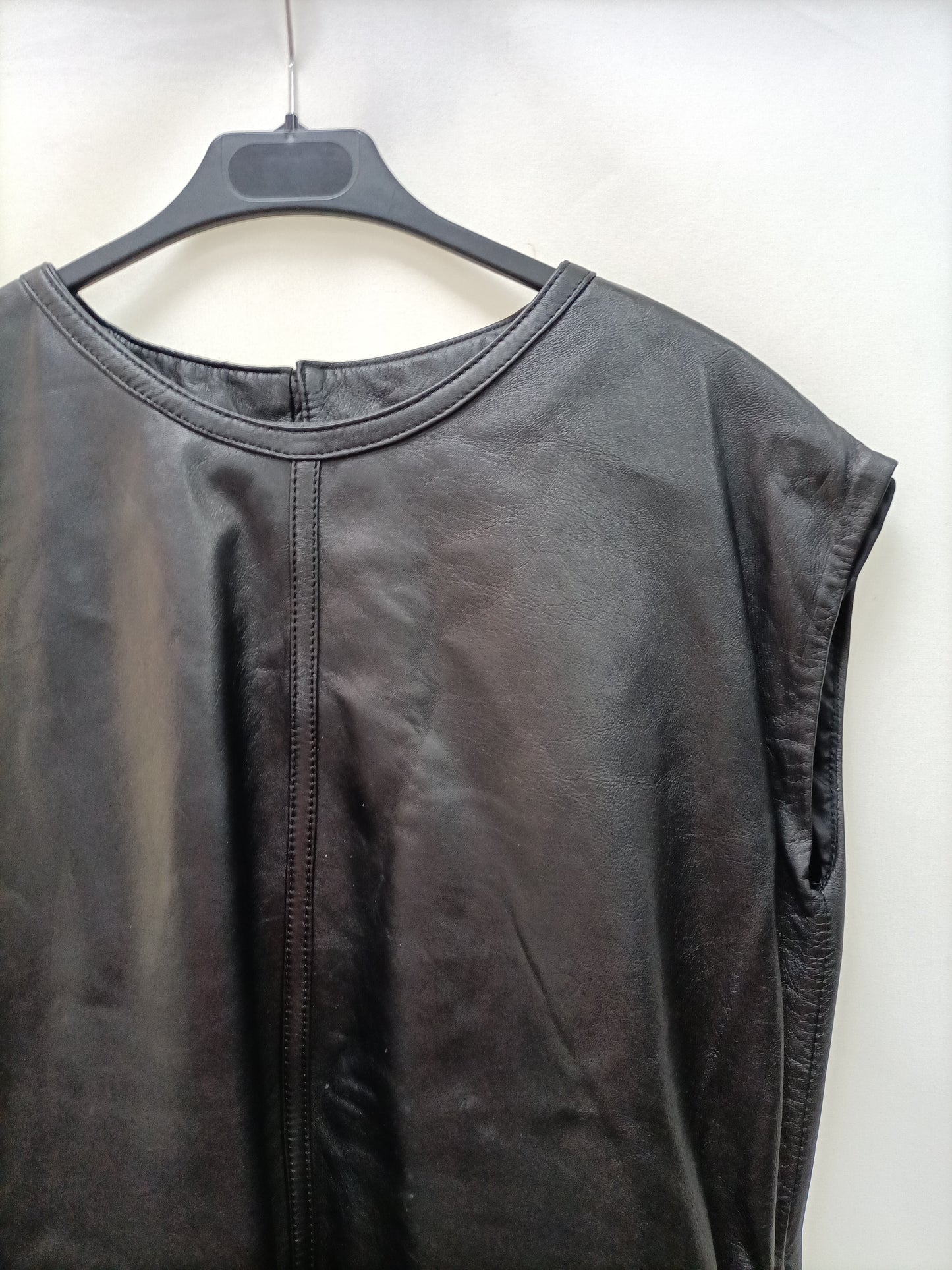 MANGO. Vestido negro piel T.m