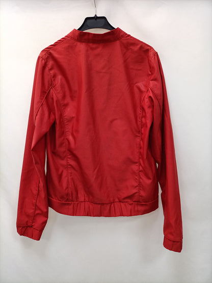 CALVIN KLEIN. Corta vientos rojo T.l