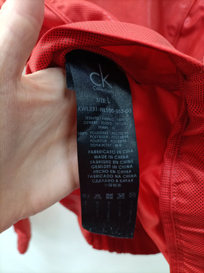 CALVIN KLEIN. Corta vientos rojo T.l