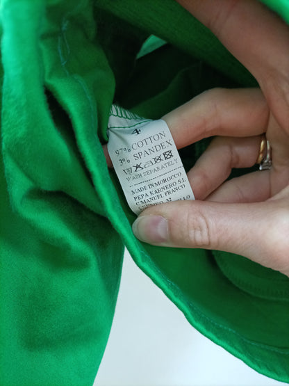 PEPA KARNERO. Shorts verdes T.40