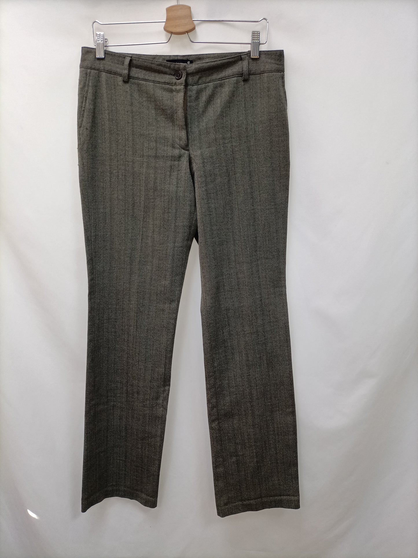 NEW SAKS WOMAN. Pantalón marrón espiga T.40