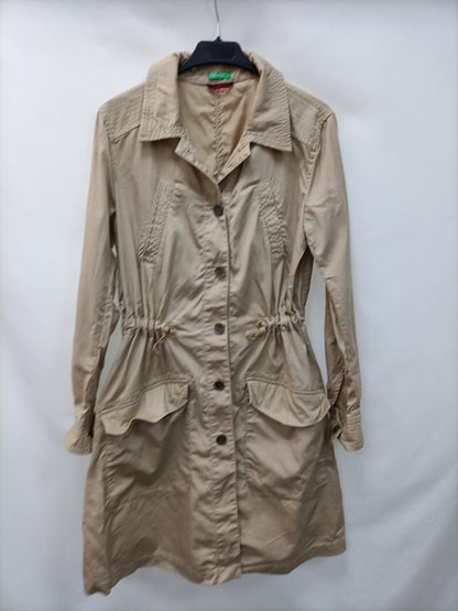 BENETTON. Thin beige parka T.42