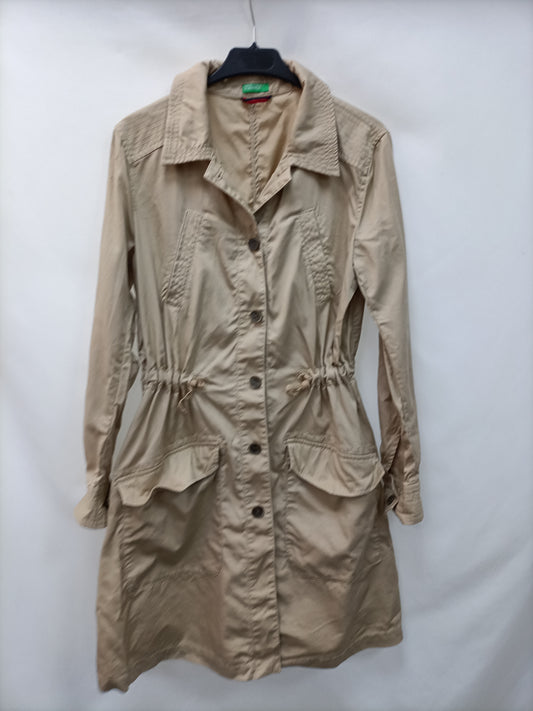 BENETTON. Parka fina beige T.42