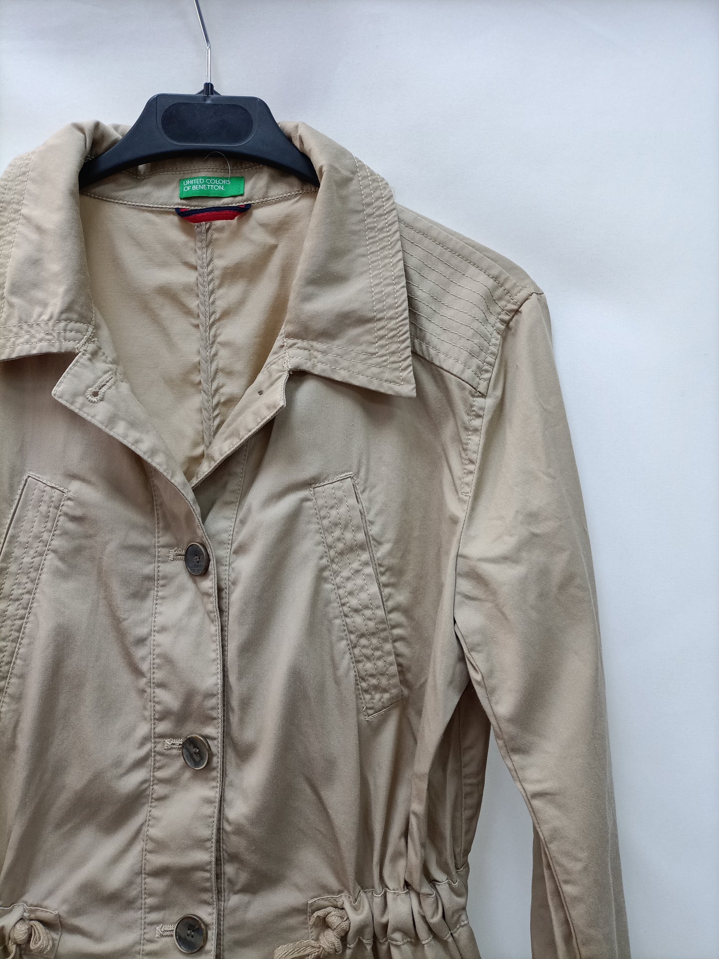 BENETTON. Thin beige parka T.42