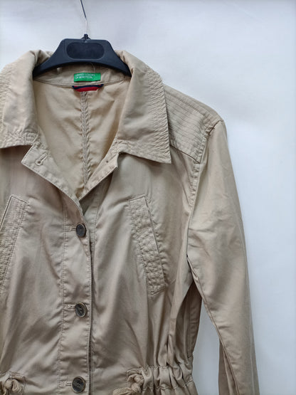 BENETTON. Thin beige parka T.42