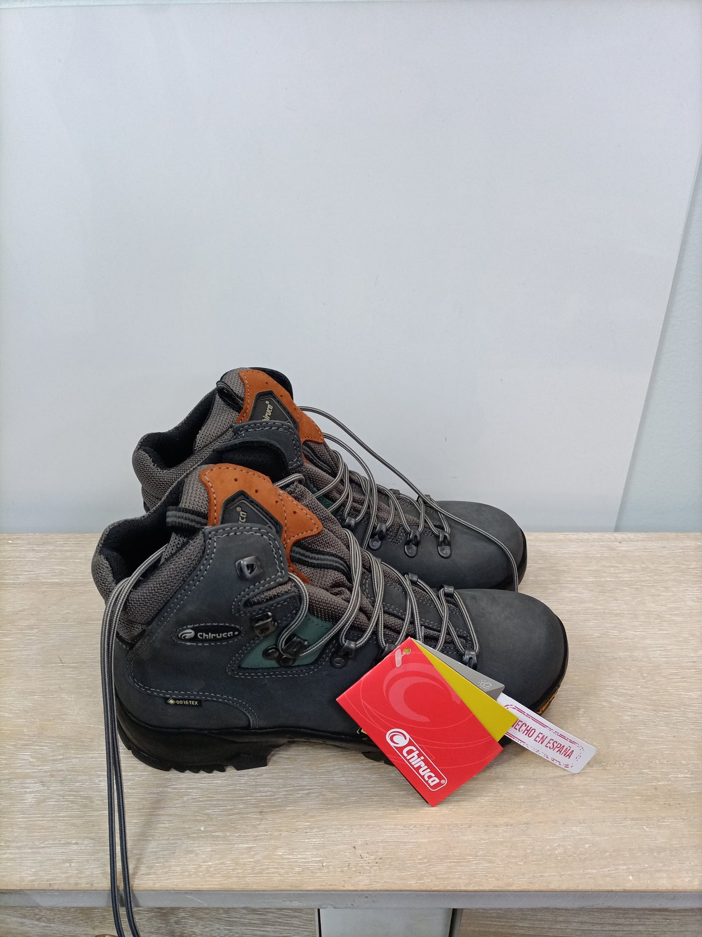 CHIRUCA. Botas montaña T.39