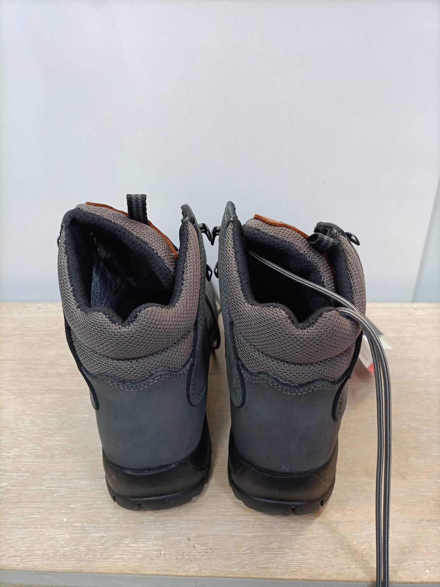 CHIRUCA. Botas montaña T.39