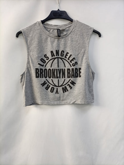 H&amp;M. Grey Crop Top Tm