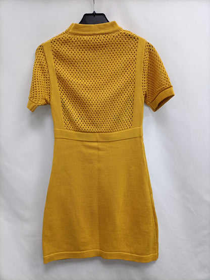 KLING. Vestido mostaza bordados T.s