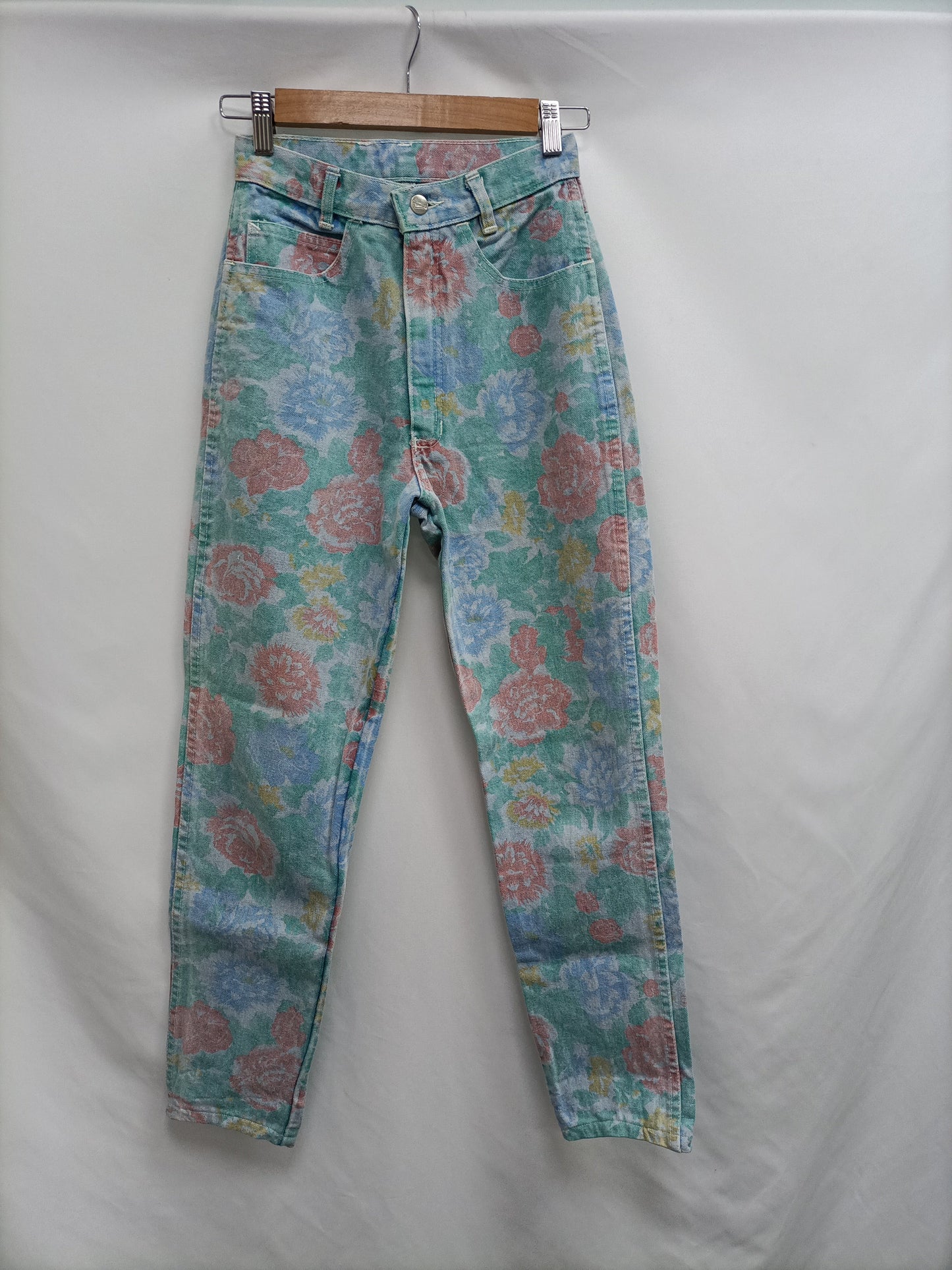 SASPERILLA. Pantalón denim flores T.32