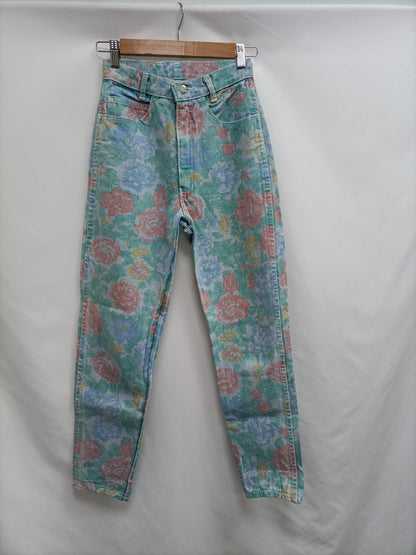 SASPERILLA. Pantalón denim flores T.32