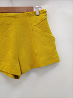 ZARA. Shorts mostaza textura T.s