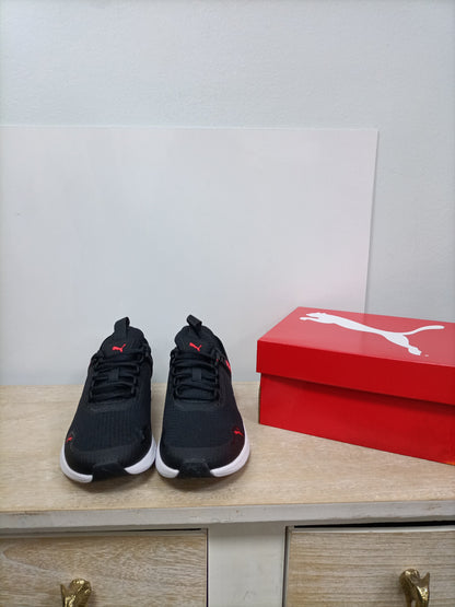 PUMA. Zapatillas negras T.36
