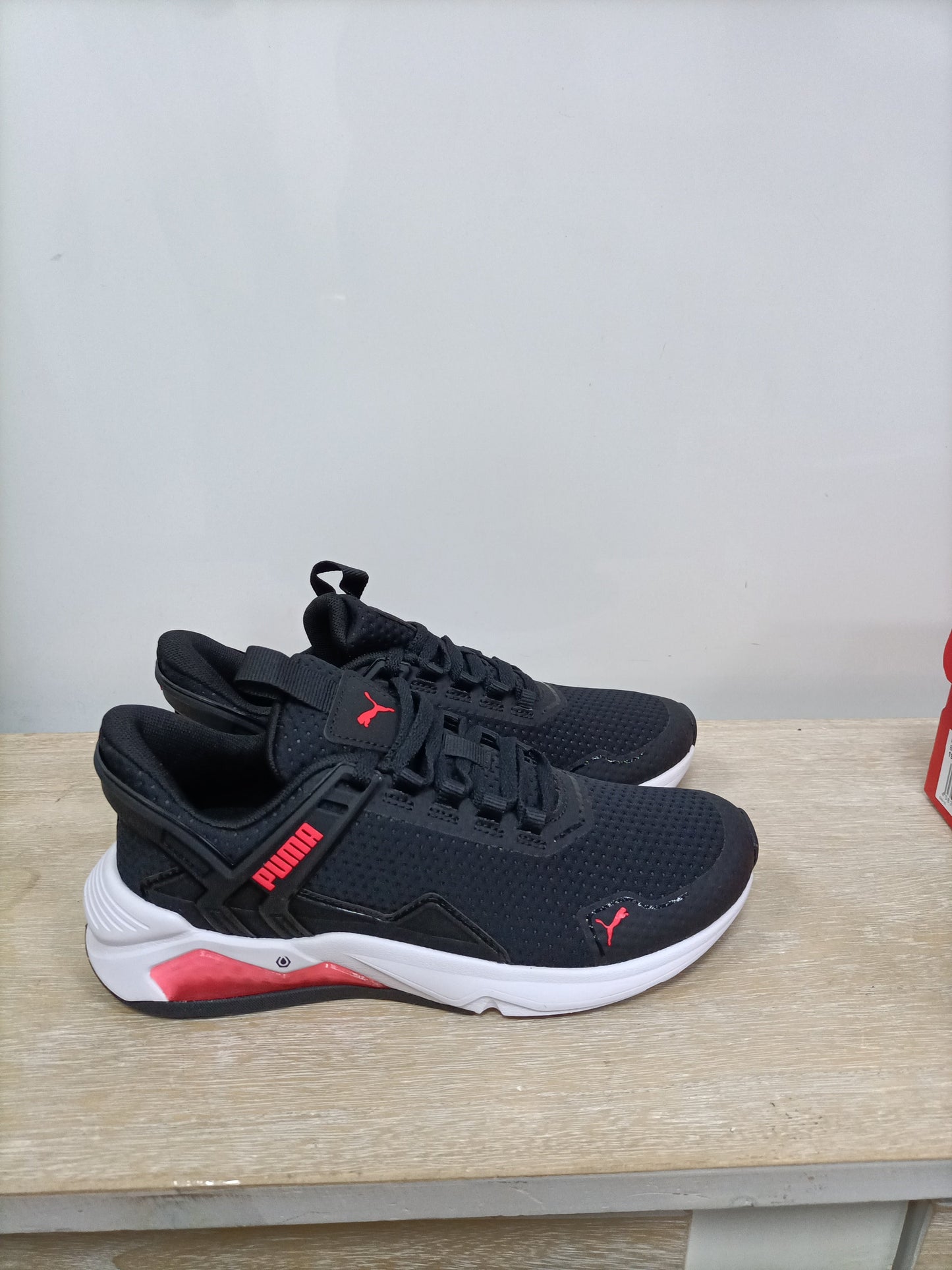 PUMA. Zapatillas negras T.36