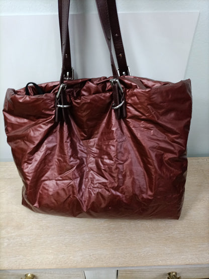 BIMBA Y LOLA. Bolso acolchado burdeos (TARA)