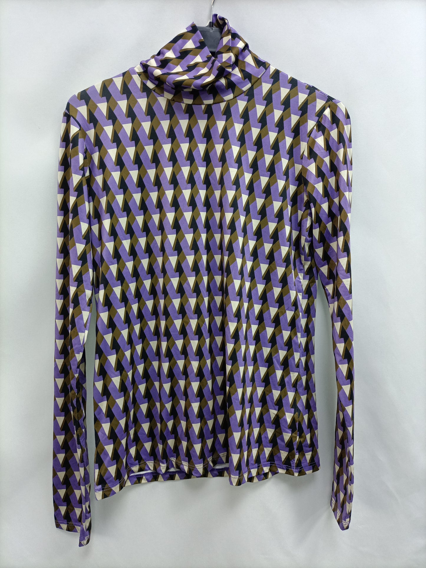 Fantastic company. Printed lycra top Ts