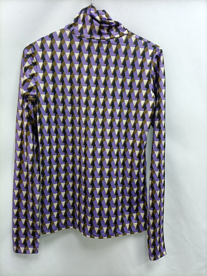 Fantastic company. Printed lycra top Ts