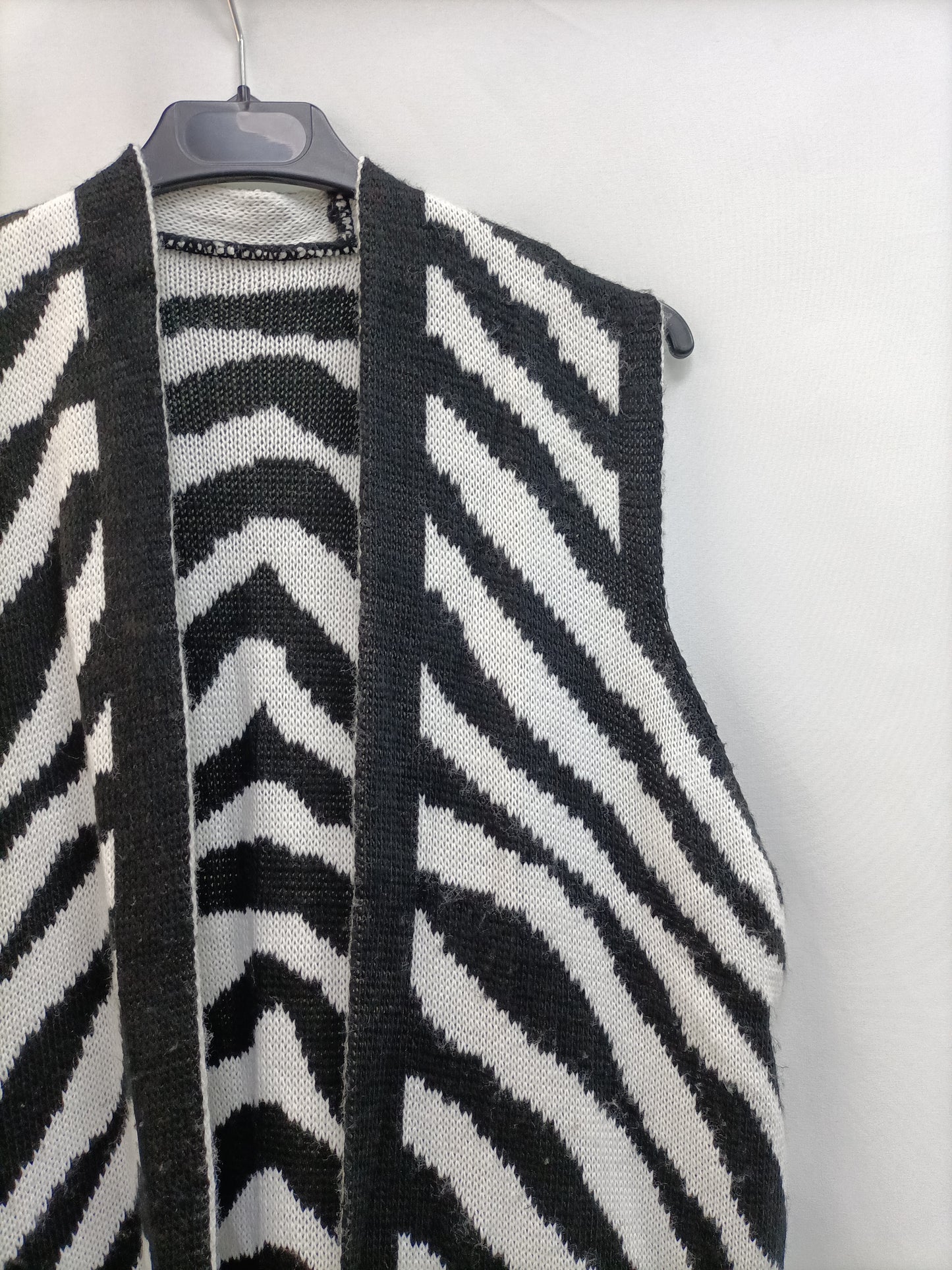 OTHERS. Zebra knit vest TU(m)