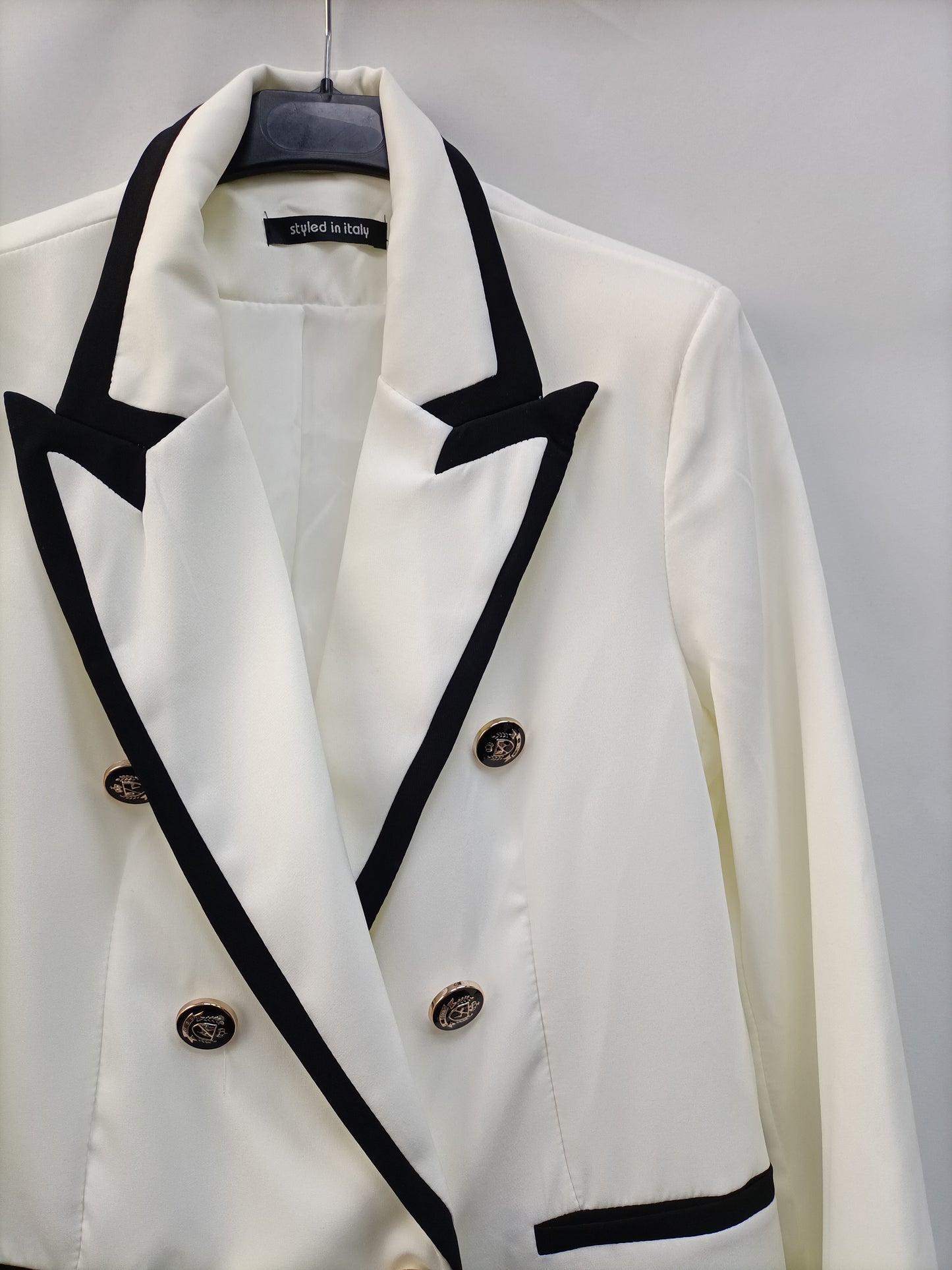 OTHERS. White blazer with buttons Tm