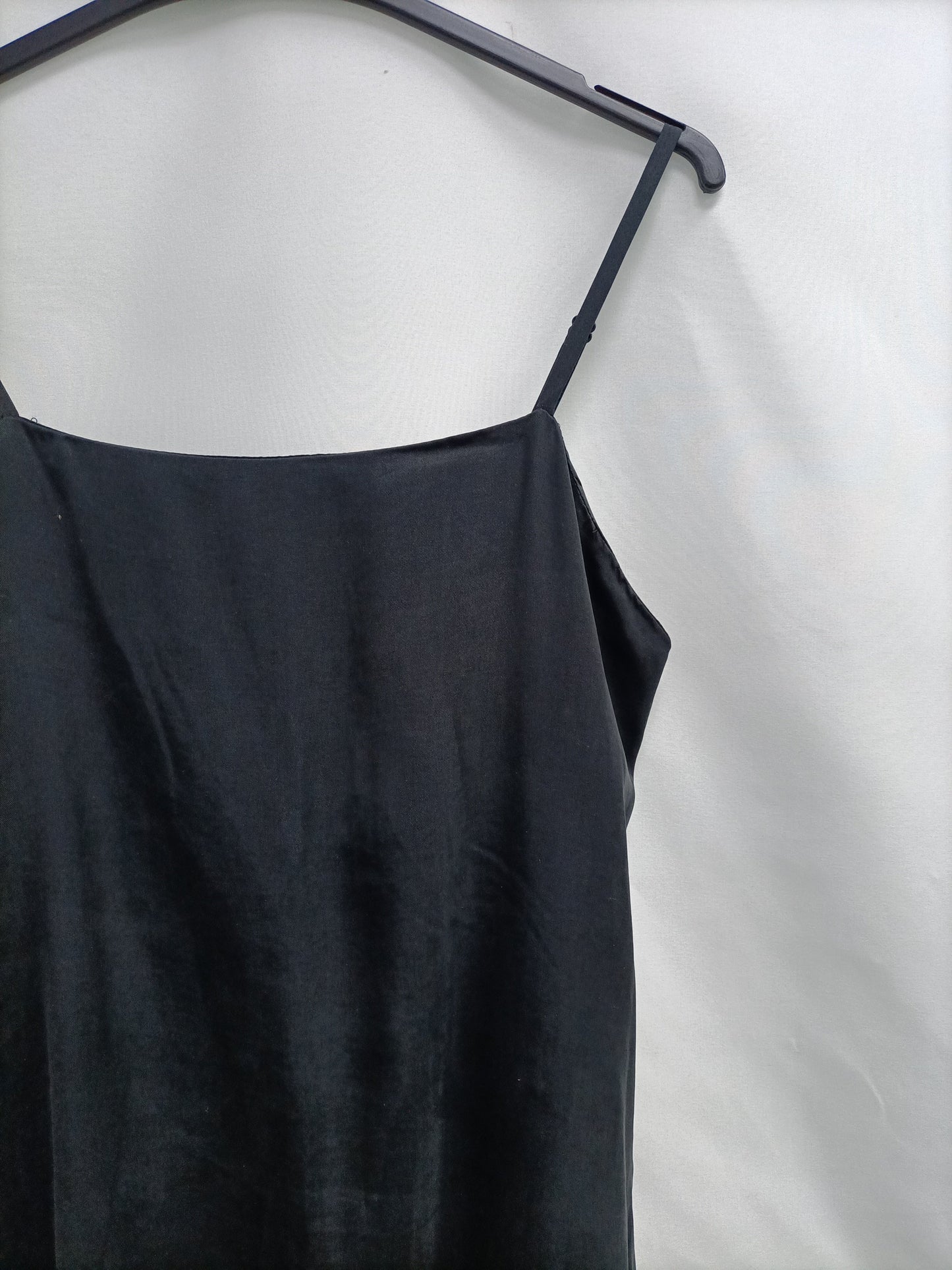 ZARA. Vestido negro lencero T.xs