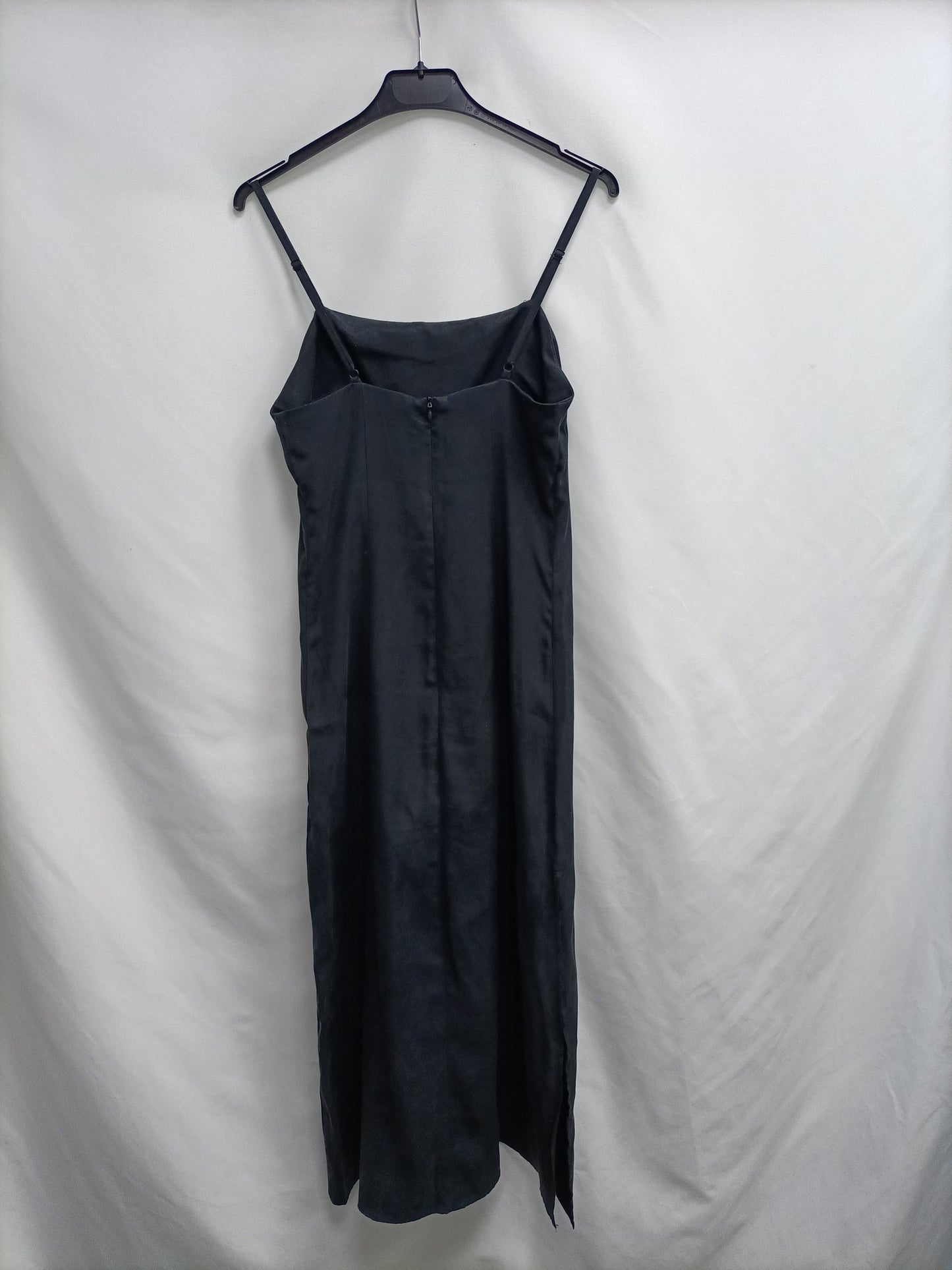 ZARA. Vestido negro lencero T.xs