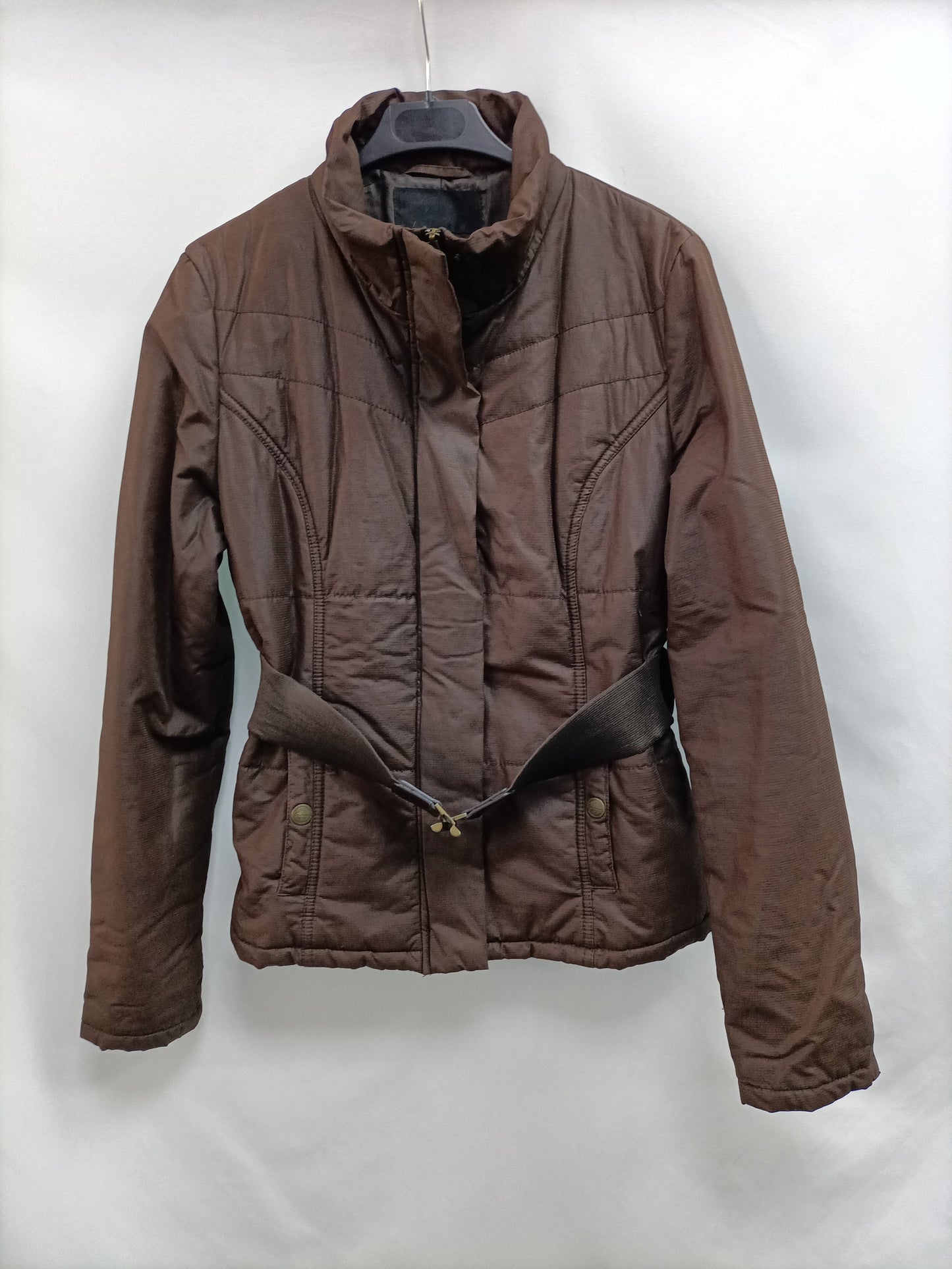 STRADIVARIUS. Parka marrón impermeable T.l