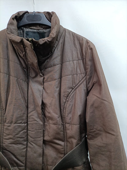 STRADIVARIUS. Parka marrón impermeable T.l