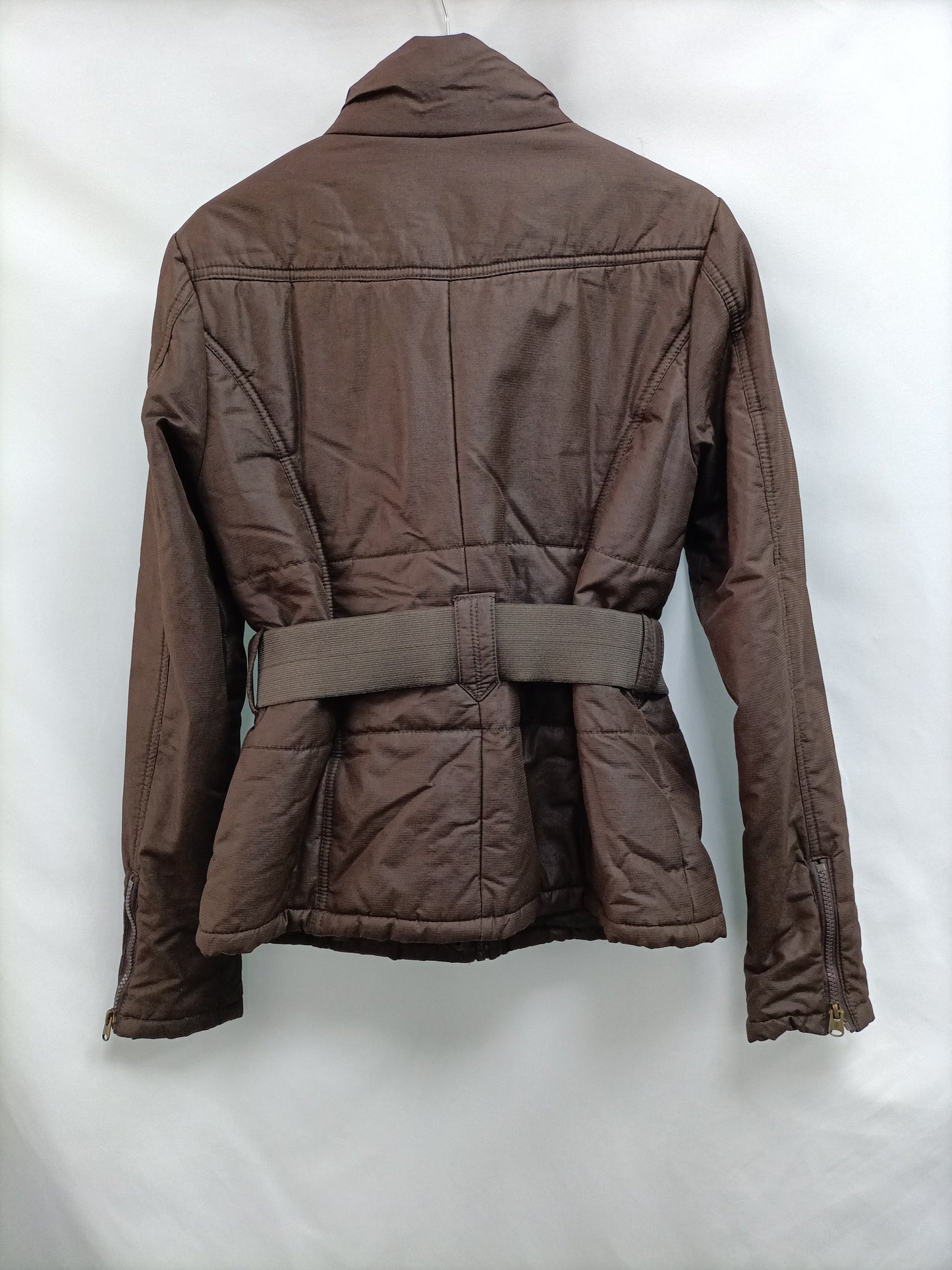 STRADIVARIUS. Parka marrón impermeable T.l