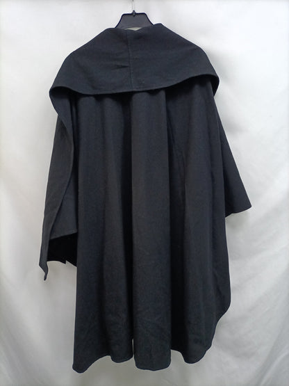 OTHERS. Black cloth cape TU(l)