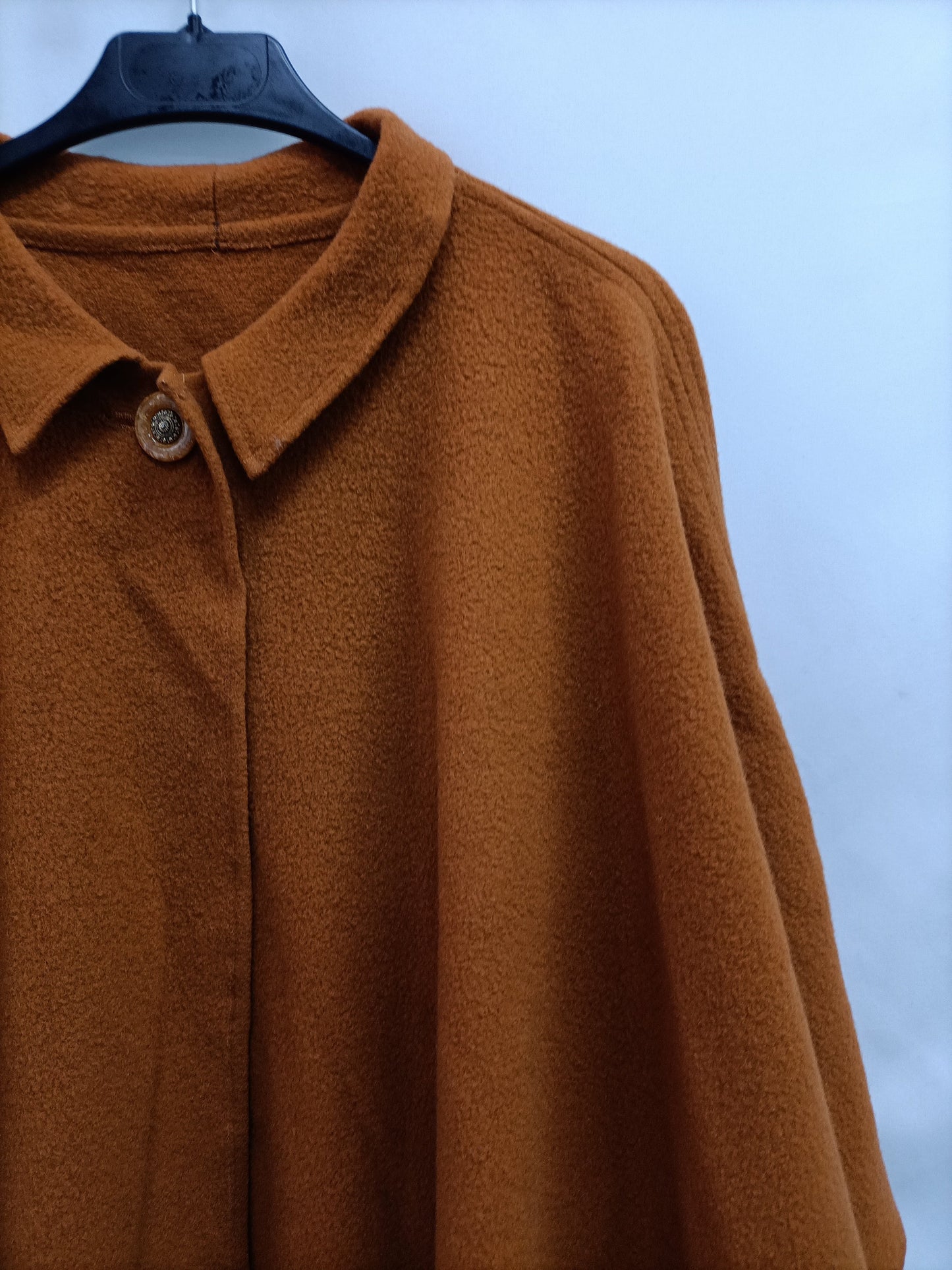 OTRAS. Capa naranja paño TU(l)