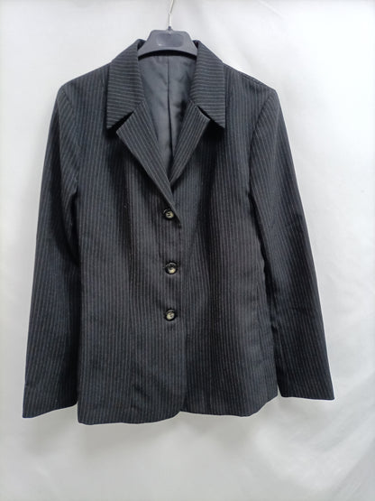 OTRAS. Blazer negra rayas Tu(l)
