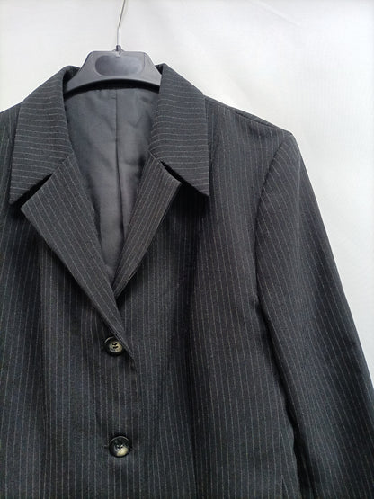 OTRAS. Blazer negra rayas Tu(l)